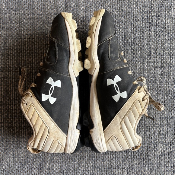 ⚾️ Under Armour Black & White Leadoff RM Baseball Cleats – Youth Size 5.5Y ⚾️ - Picture 7 of 10
